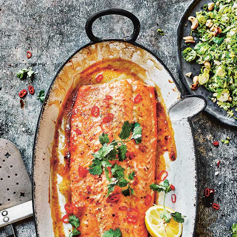 Chilizalm met spruitjes en cashewnoten